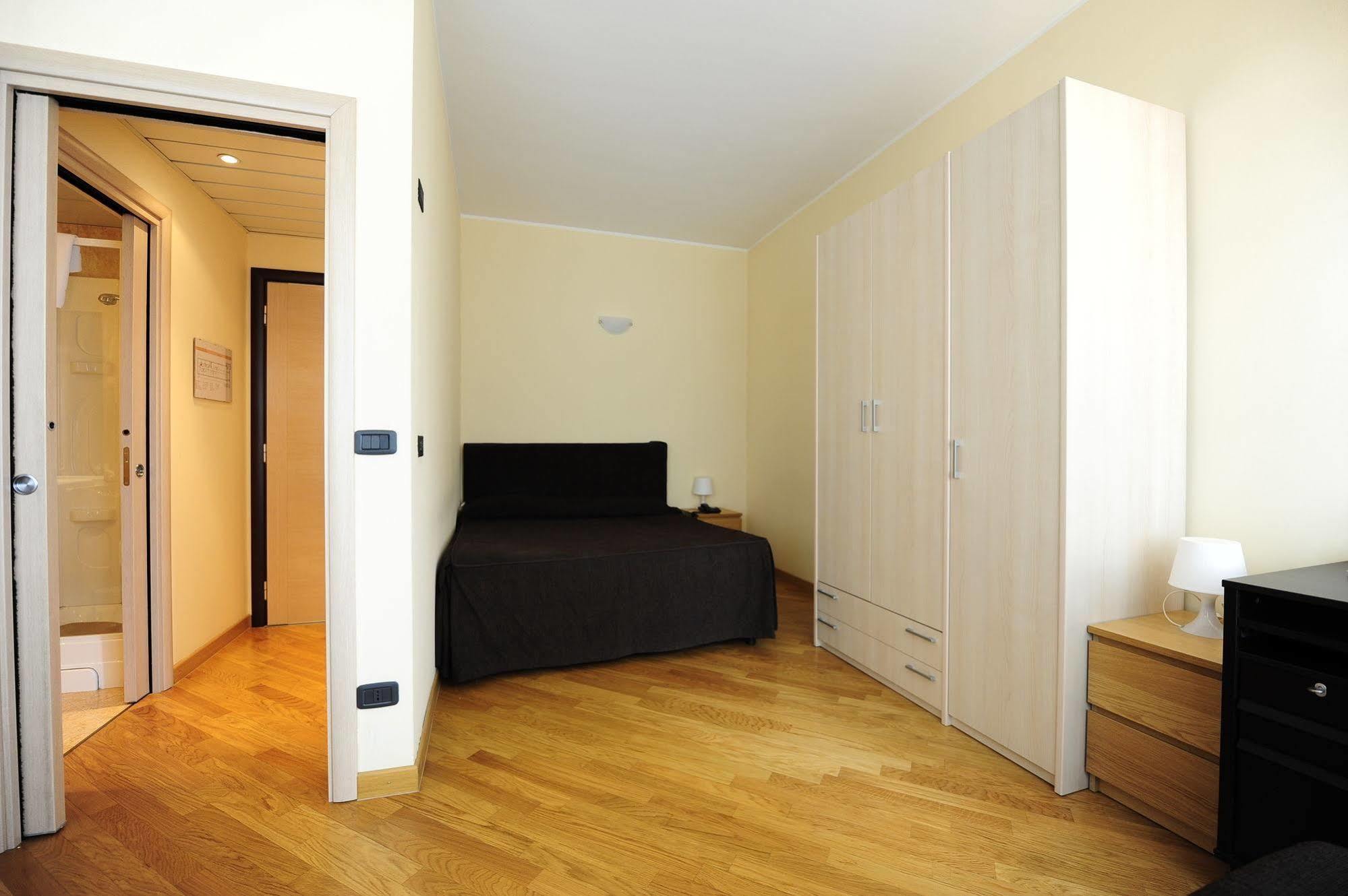 Corvetto Residence Porto Di Mare Milan Bagian luar foto